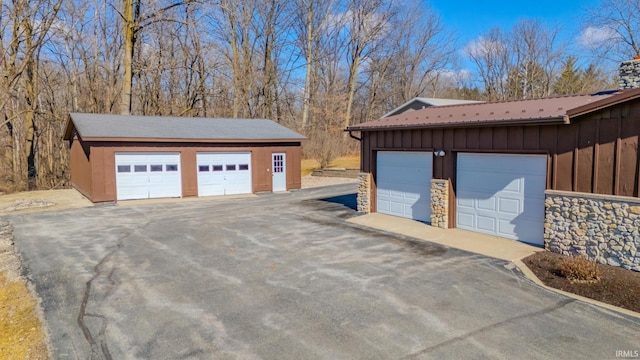 view of detached garage