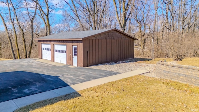 view of detached garage