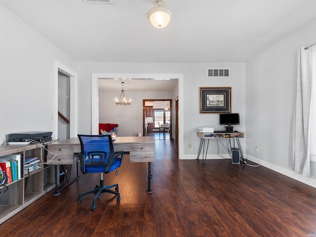 office featuring an inviting chandelier, wood finished floors, visible vents, and baseboards