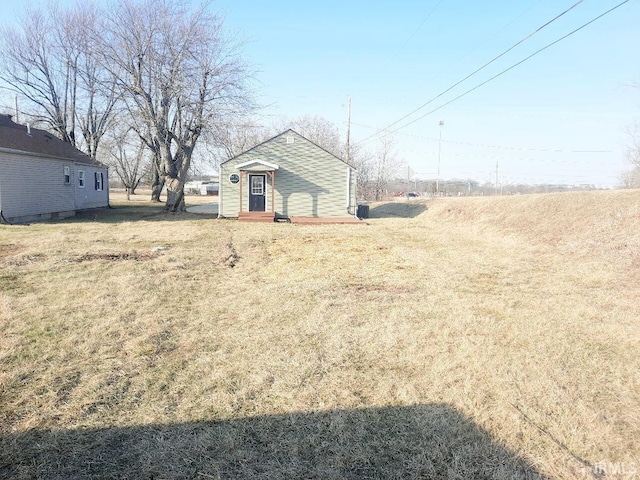 view of yard featuring entry steps