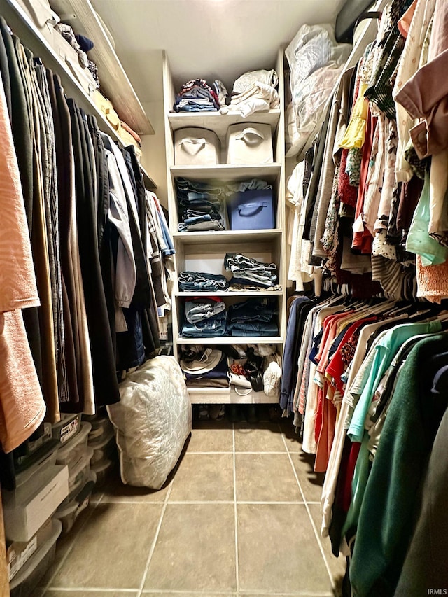 walk in closet featuring tile patterned floors