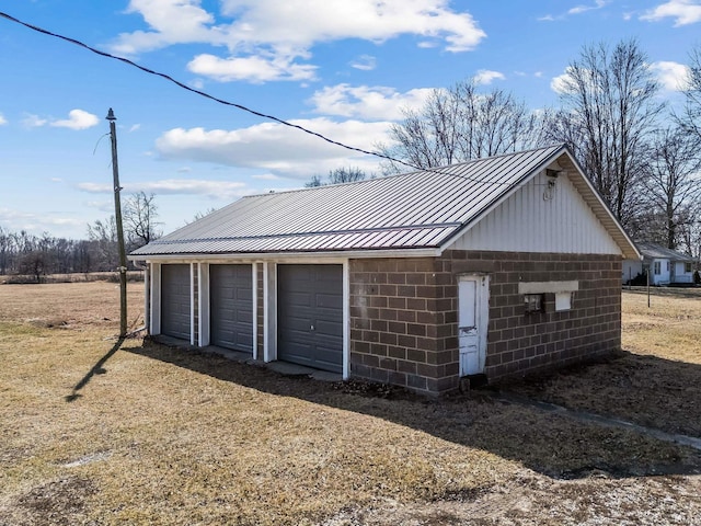 view of detached garage