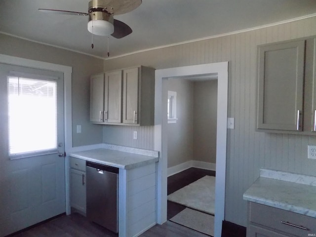 kitchen featuring gray cabinetry, ceiling fan, dark wood finished floors, dishwasher, and light countertops