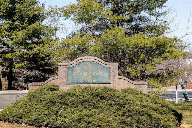 view of community / neighborhood sign