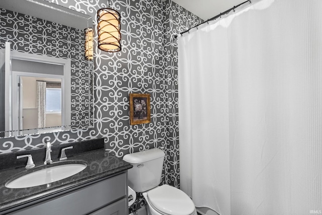 full bathroom featuring a shower with curtain, toilet, vanity, and wallpapered walls