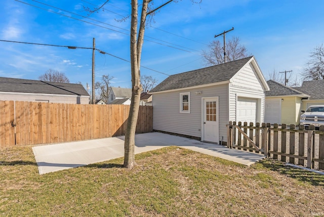 view of yard featuring an outdoor structure, fence private yard, and a patio area