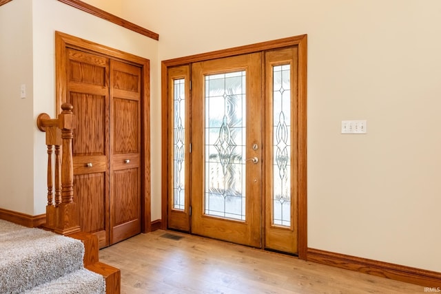 entryway with visible vents, baseboards, and light wood-style floors