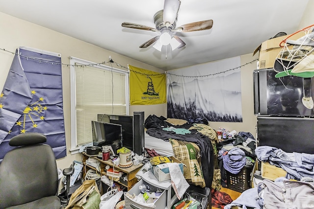 bedroom featuring a ceiling fan