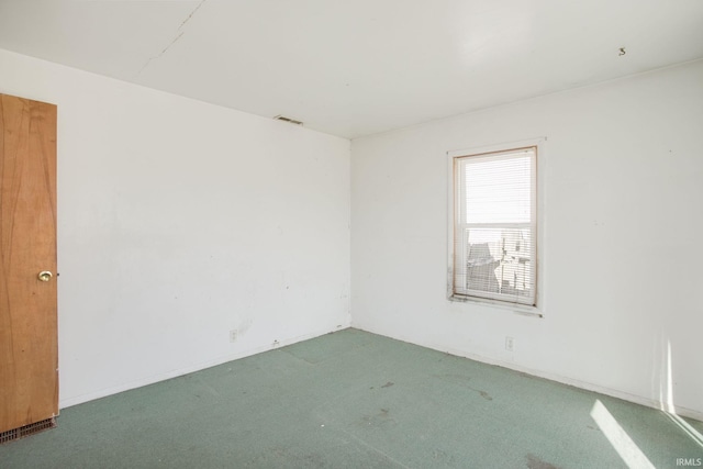 empty room featuring visible vents and carpet