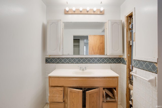 bathroom featuring tasteful backsplash and vanity