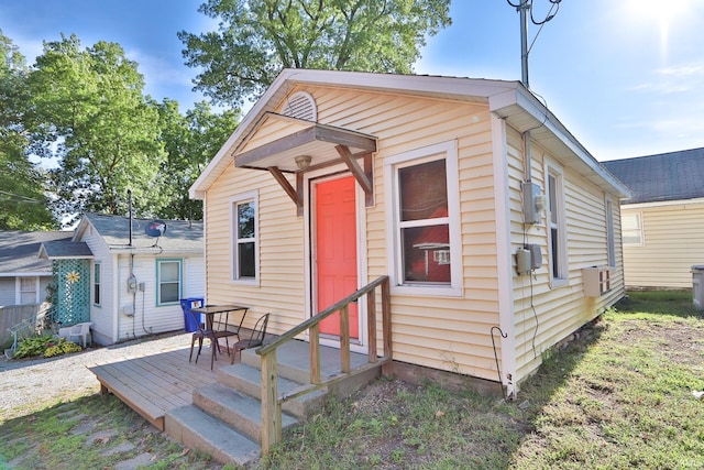 view of front of home with entry steps