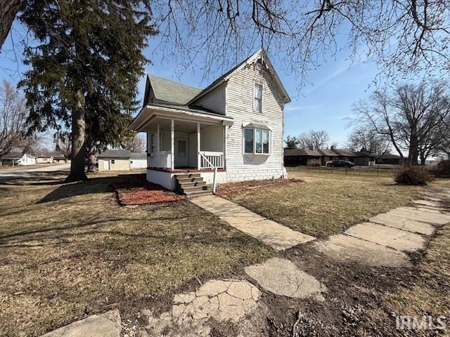 view of front of property with a porch and a front lawn