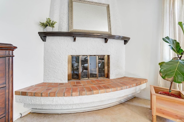 room details with a glass covered fireplace and carpet