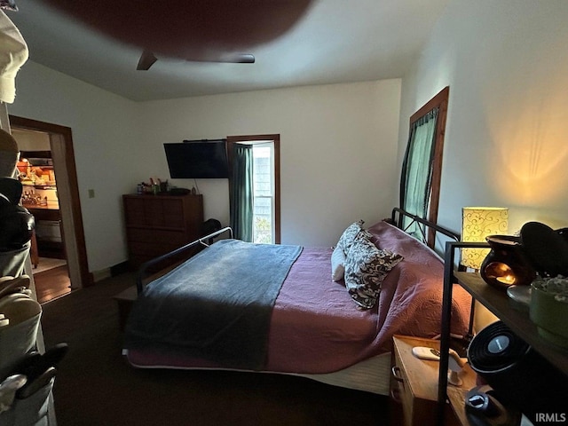 bedroom with ceiling fan