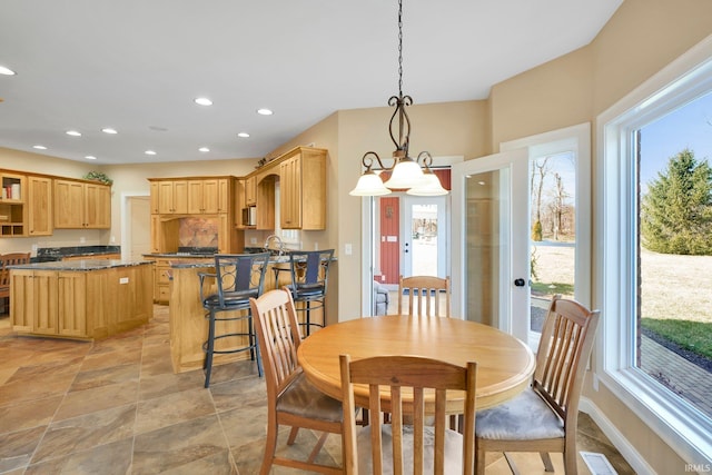 dining space with recessed lighting, visible vents, and baseboards