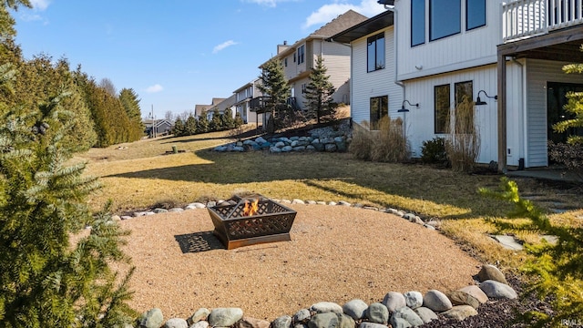 view of yard featuring an outdoor fire pit