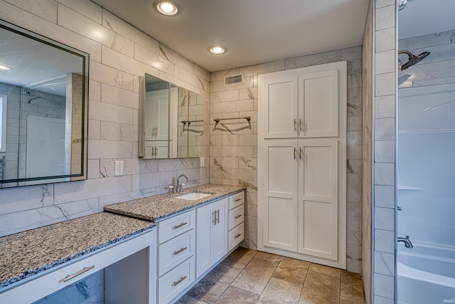 full bathroom featuring vanity, visible vents, recessed lighting, tile walls, and backsplash