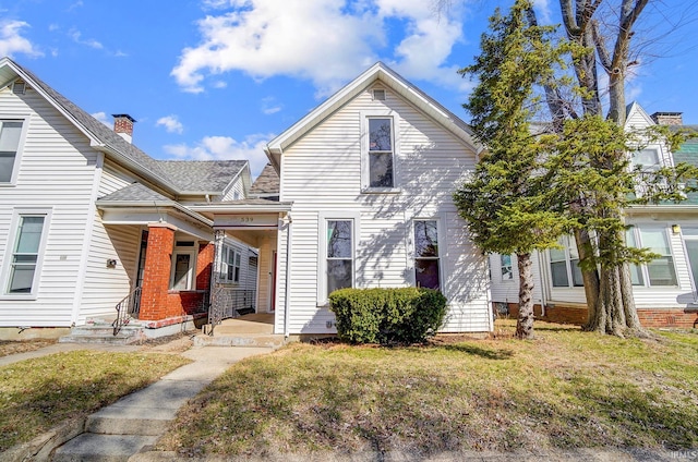 view of front facade with a porch and a front yard