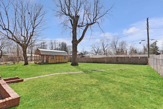 view of yard featuring an outdoor structure and a fenced backyard