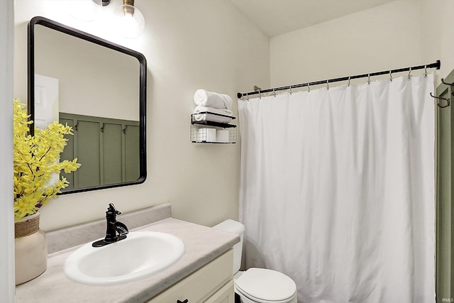 full bath with a shower with shower curtain, toilet, and vanity