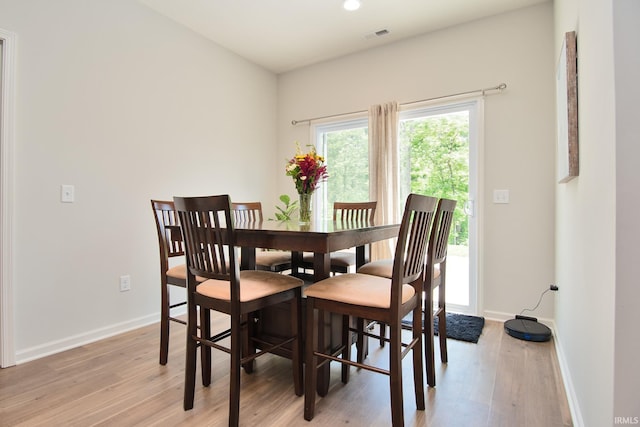 dining room with recessed lighting, visible vents, baseboards, and light wood finished floors