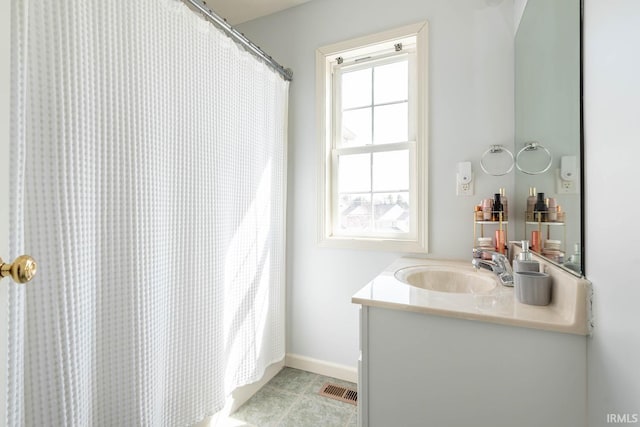 full bathroom with vanity, visible vents, and baseboards