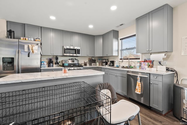 kitchen with a sink, visible vents, appliances with stainless steel finishes, and gray cabinetry