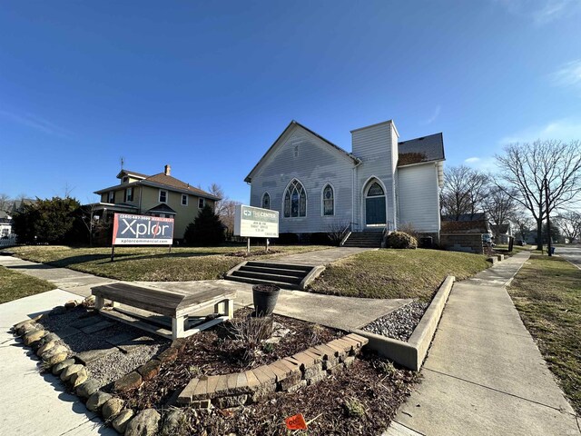 316 N Main St, Churubusco, IN 46723 - back of property featuring a yard and a chimney