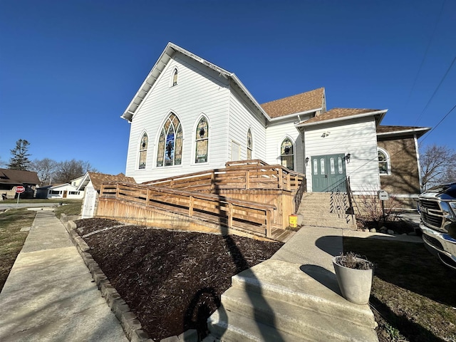 316 N Main St, Churubusco, IN 46723 - view of front facade with fence