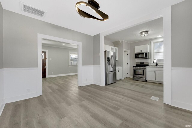 kitchen featuring visible vents, light wood-style flooring, white cabinetry, appliances with stainless steel finishes, and light countertops