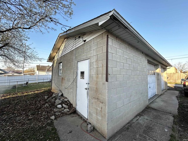 1428 11th St, Tell City, IN 47586 - view of outdoor structure featuring a garage and fence