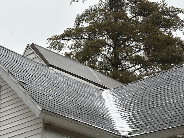 exterior details with a shingled roof