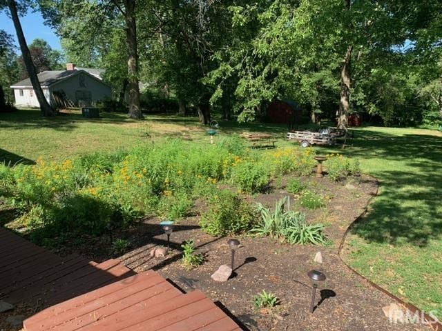 9420 Darmstadt Rd, Evansville, IN 47710 - view of yard
