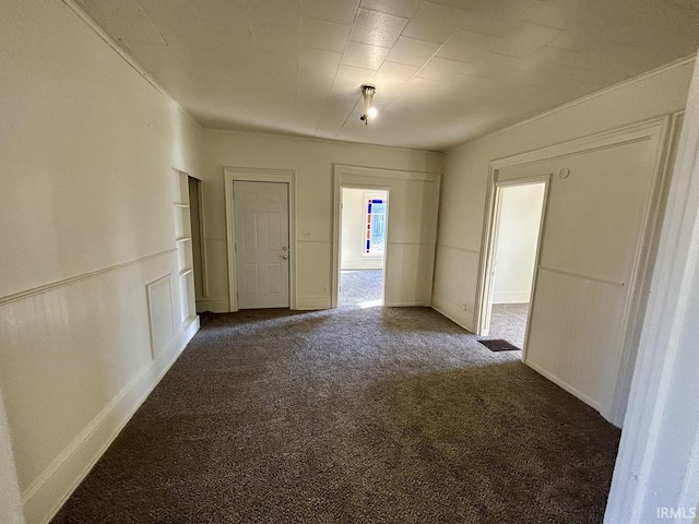 carpeted empty room featuring baseboards