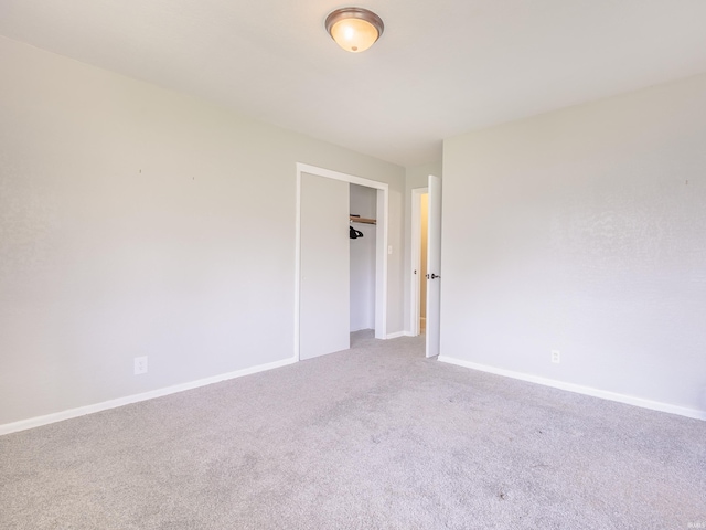unfurnished room with baseboards and carpet