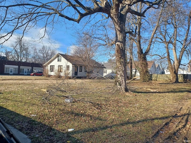 807 Washington Ave, Evansville, IN 47714 - view of front of house featuring a front lawn