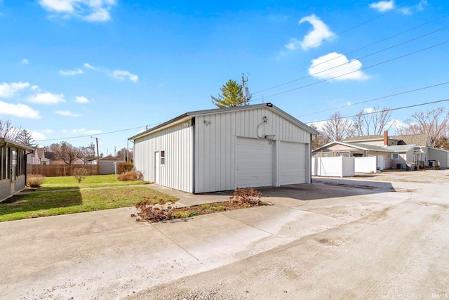 416 Maple St, Tipton, IN 46072 - detached garage with fence