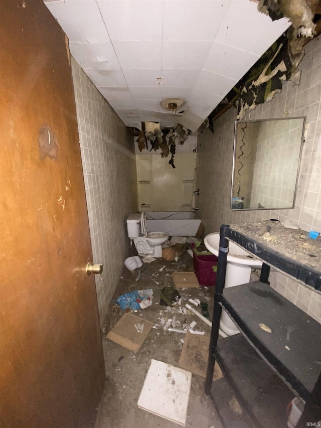 full bathroom featuring tile walls and toilet