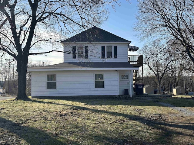 112 W Bond St, Attica, IN 47918 - view of side of property with a yard