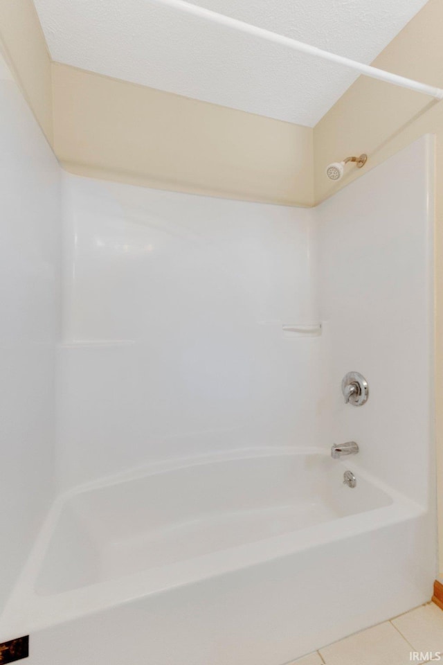 5540 N Willow Ave, Columbia City, IN 46725 - full bathroom featuring tile patterned floors and washtub / shower combination