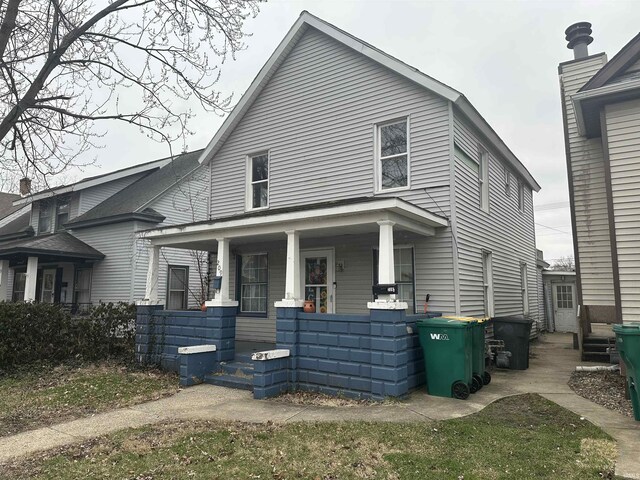 view of front of property featuring covered porch