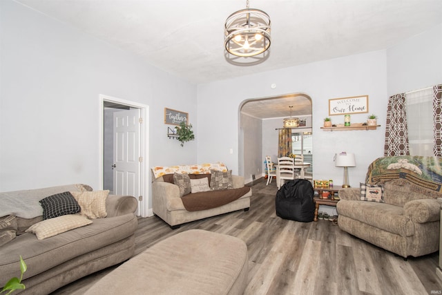 908 S Main St, Kendallville, IN 46755 - living area with an inviting chandelier, arched walkways, and wood finished floors