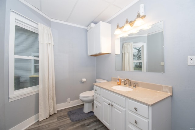 908 S Main St, Kendallville, IN 46755 - bathroom featuring baseboards, toilet, wood finished floors, and vanity