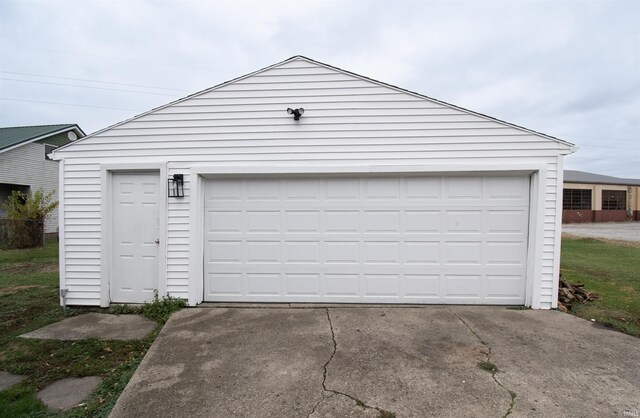 908 S Main St, Kendallville, IN 46755 - view of garage
