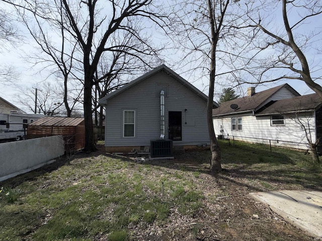 1116 Stanley Ave, Evansville, IN 47711 - back of property with central AC unit and fence