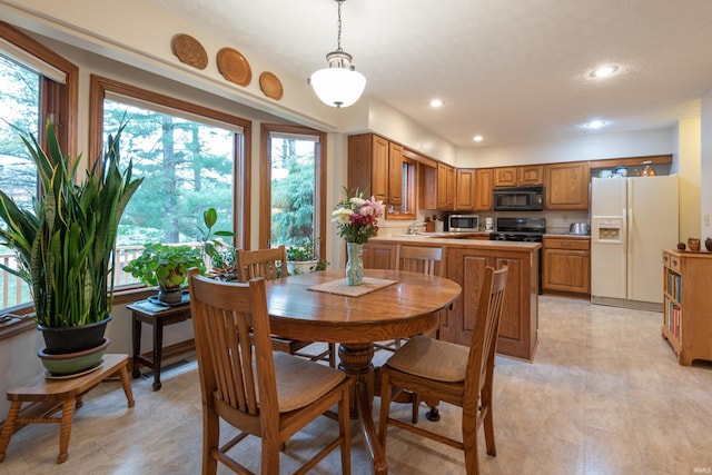 dining area with a healthy amount of sunlight and recessed lighting