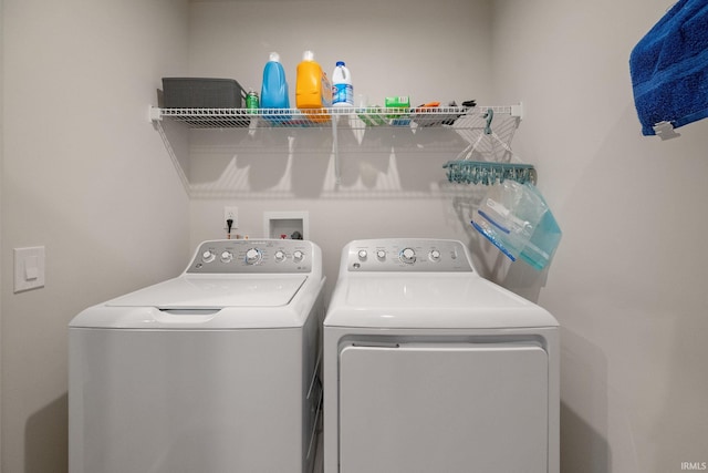 2751 Sand Hollow Dr, Lebanon, IN 46052 - clothes washing area featuring washer and dryer and laundry area