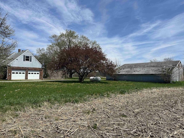 view of yard with an outbuilding and a detached garage