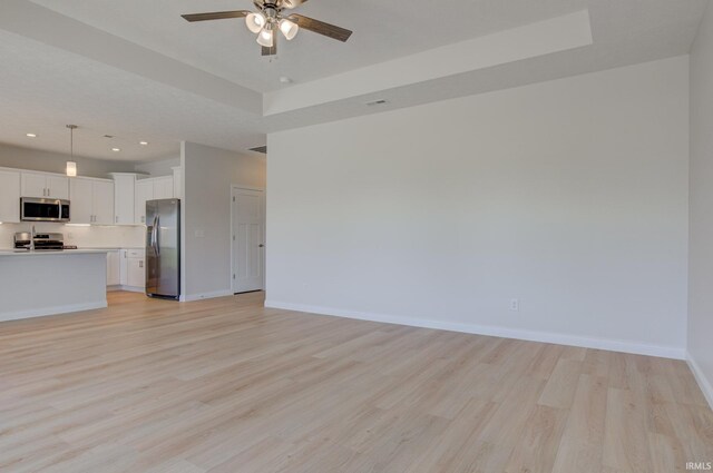 9182 Mulligan Ct, Elwood, IN 46036 - unfurnished living room with a ceiling fan, light wood-type flooring, baseboards, and recessed lighting