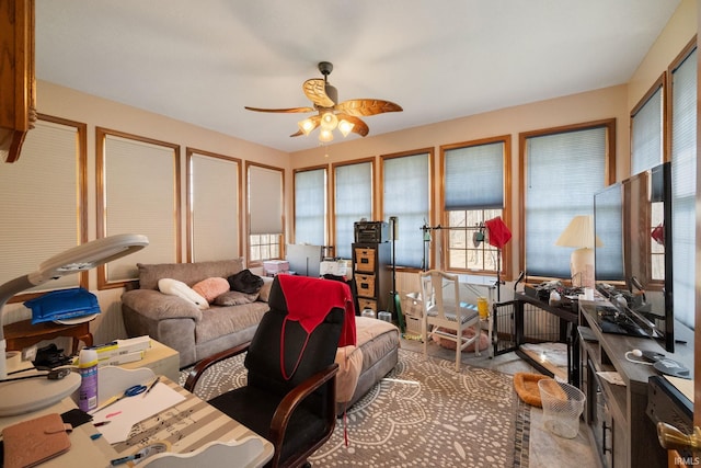 4277 S 100 W, Williamsport, IN 47993 - living area featuring ceiling fan